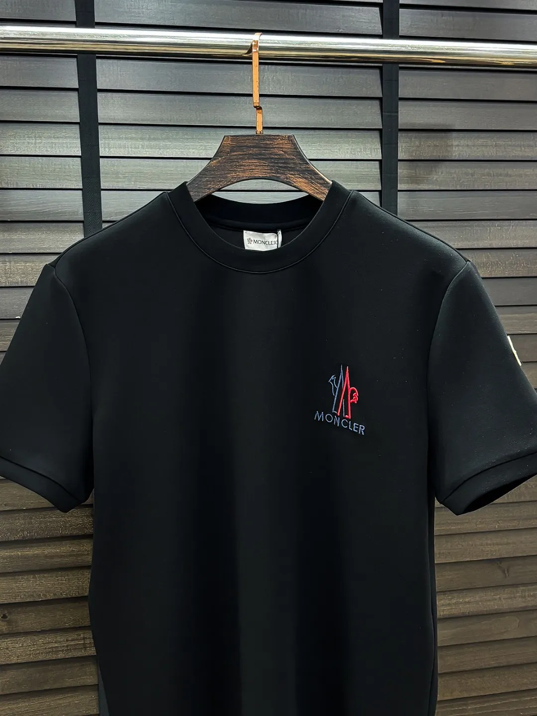 24 Moncler # 26 T， ， ， ， ， ！ ， ， ， ， Classic , ， ， ， ， ， ！ ， ！ , . , , 2023 . : Black/White Size:S M L XL 2XL